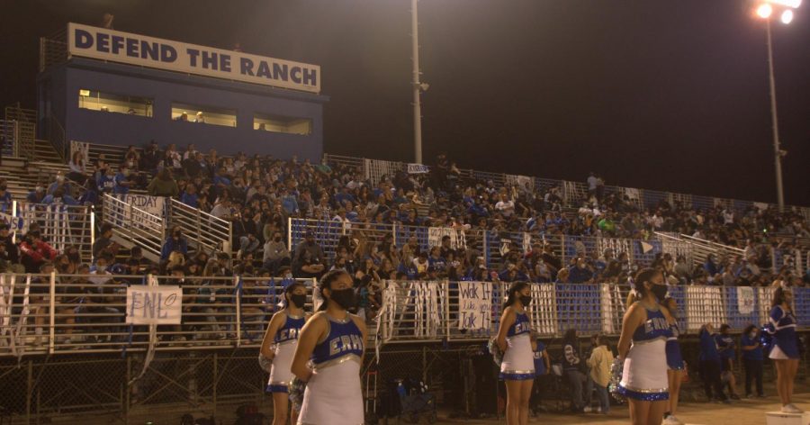 El+Rancho+community+returns+to+Friday+night+football