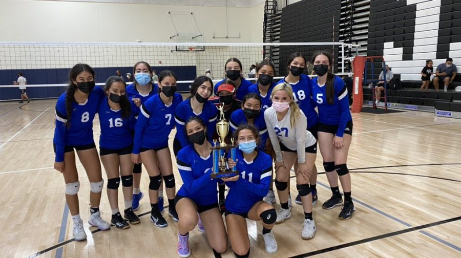 Girls+varsity+volleyball+snatches+the+first+win+of+the+first+annual+Mariner+Tournament